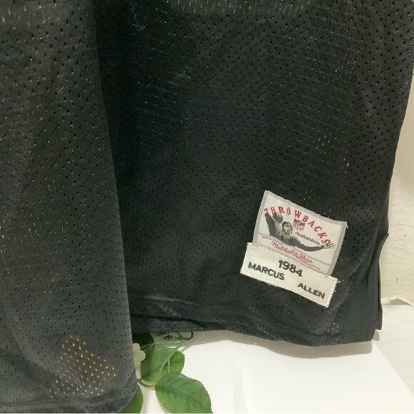 Mitchell & Ness Oakland Raiders 1984 Marcus Allen Throwback Jersey #32 - Picture 4 of 8